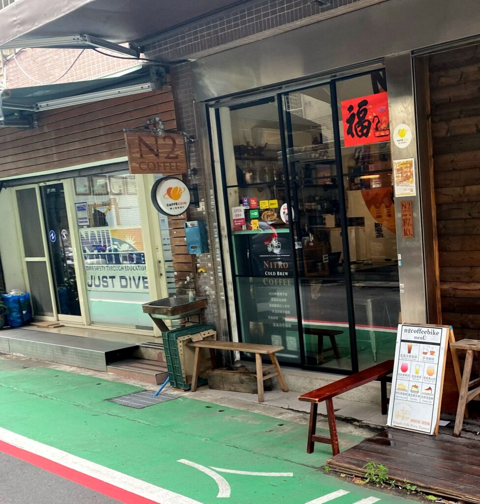 N2-coffee Bike 店門口